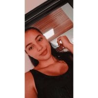 Pielcanelasexxy's Offline Chat Room