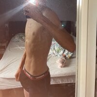 hoornytwink2002's Offline Chat Room