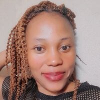 PrettyHeartxx webcam model