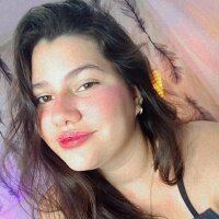 emily_roe／21 歲 | 在 StripZone 的直播