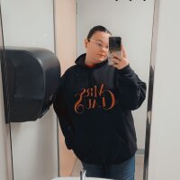 Mommymilkers207's Offline Chat Room