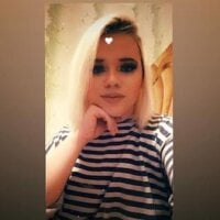 Roseanna_Cammy's Offline Chat Room