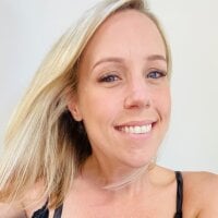 aussielovegal webcam model