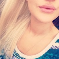 Dinaaa__sweet's Offline Chat Room