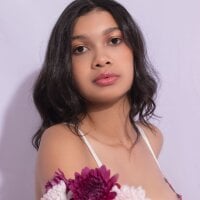 AlondraFox1 webcam model