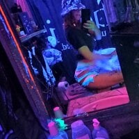 XoXoJuicyxxx webcam model