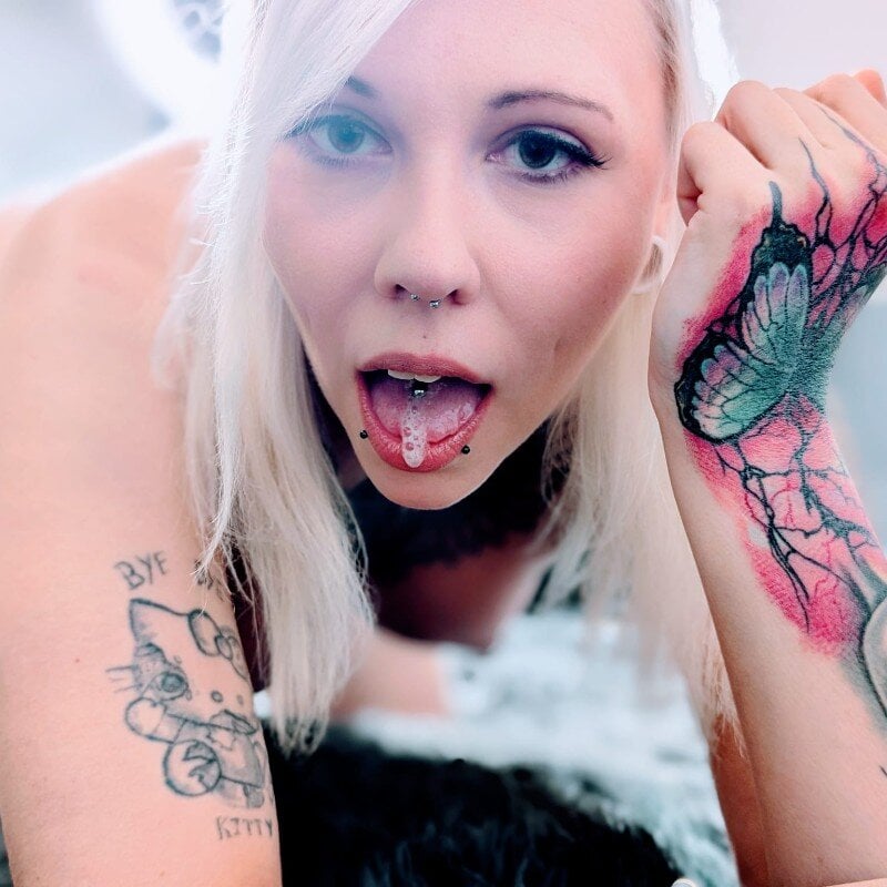 sarah_sky_official