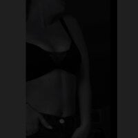 Roxxy_foryou's Offline Chat Room