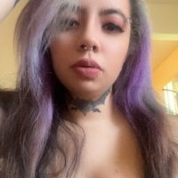 MorticiaW99 webcam