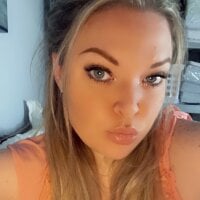 cuminmenow2's Offline Chat Room