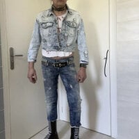 sexyjeans webcam model