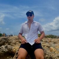 latin_boyhot00's Offline Chat Room