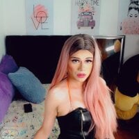 LARA_CHANEL's Offline Chat Room