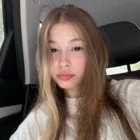 AdoredoraLive Webcam