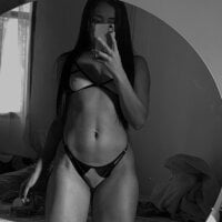 adriana_cardenas webcam model