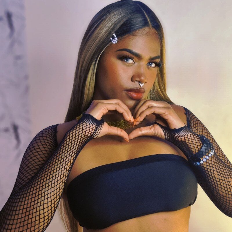 ebonyciaraqueen's Stripchat show and profile