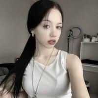 MinaPlanagan webcam model