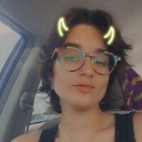 hotbadbitch5's Offline Chat Room