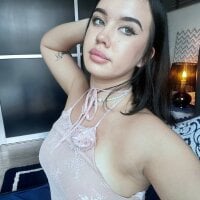 larahornyy webcam model