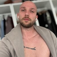 Mrlarox's Avatar Pic