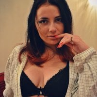 QeenyCrown's Offline Chat Room