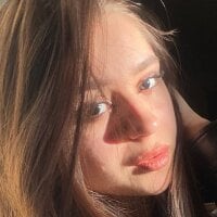 emily_blum's Offline Chat Room