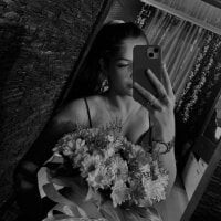 YoulandaKammerdiener webcam model