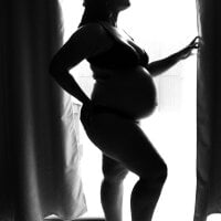 Model pregnant_ebony