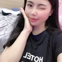 Hilarry19 webcam model