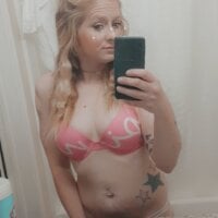 blondeebarbiiee Adlı Modelin Çevrimdışı Sohbet Odası