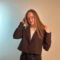 HolliLytal webcam model