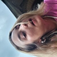 Roxythefoxxy's Offline Chat Room