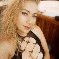 SofiaCurvy_ webcam
