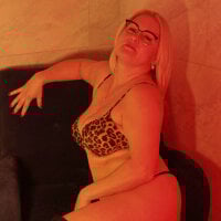 YolandaKiss webcam model