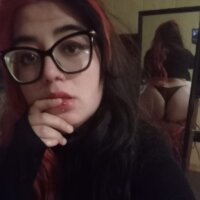 GlooomyUwu webcam