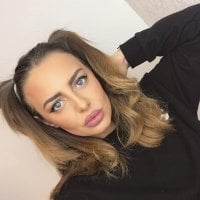 xtremebeauty's Offline Chat Room