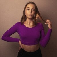 EmillyPlay's Profile Pic