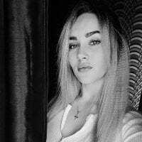 TraceyLam Adlı Modelin Çevrimdışı Sohbet Odası