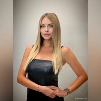 NikaLaNew's Offline Chat Room