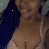 MissThickums710's Offline Chat Room