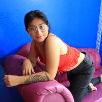 hilara_lopez Adlı Modelin Çevrimdışı Sohbet Odası