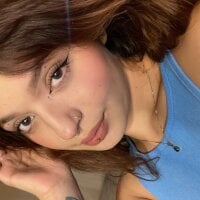 WhitePeach_ webcam model