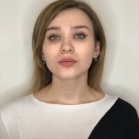 ChrlstinaLee's Offline Chat Room