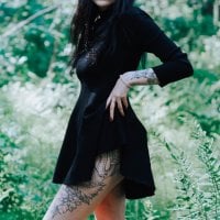 LaurasBlack offline chatrum