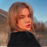 NylaReven webcam model