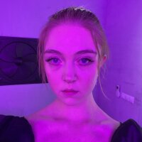 غرفة دردشة RockyMoonf دون اتصال