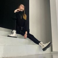 Offline chatovací místnost JoanLewis