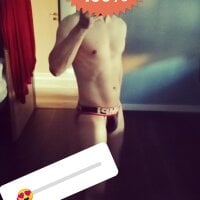 Coronationporn's Offline Chat Room