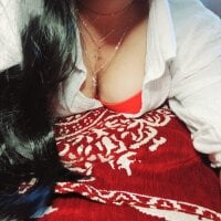 PRIYANKAUAE webcam model