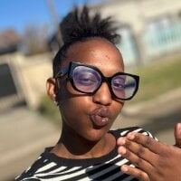 Mellanin_2000 webcam model